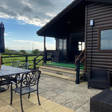 Rew Farm Country & Equestrian Accommodation - Sunrise Lodge Melksham Esterno foto