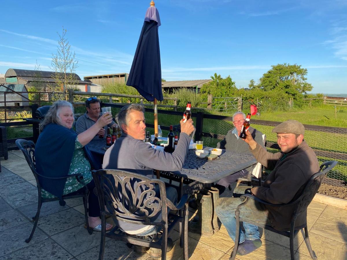 Rew Farm Country & Equestrian Accommodation - Sunrise Lodge Melksham Esterno foto
