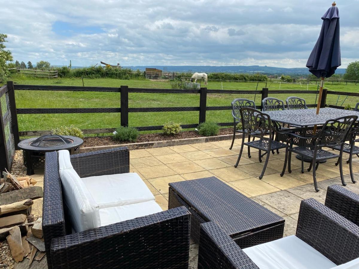 Rew Farm Country & Equestrian Accommodation - Sunrise Lodge Melksham Esterno foto