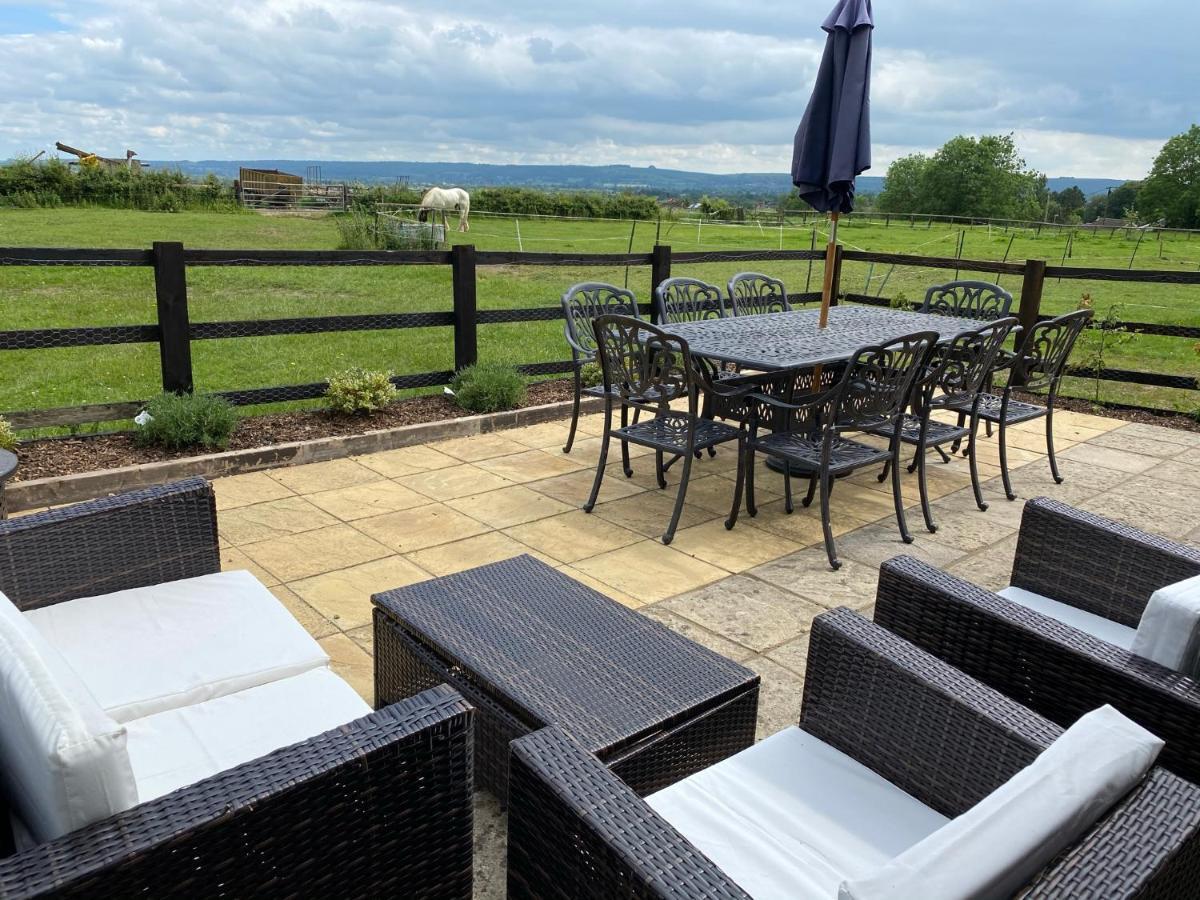 Rew Farm Country & Equestrian Accommodation - Sunrise Lodge Melksham Esterno foto