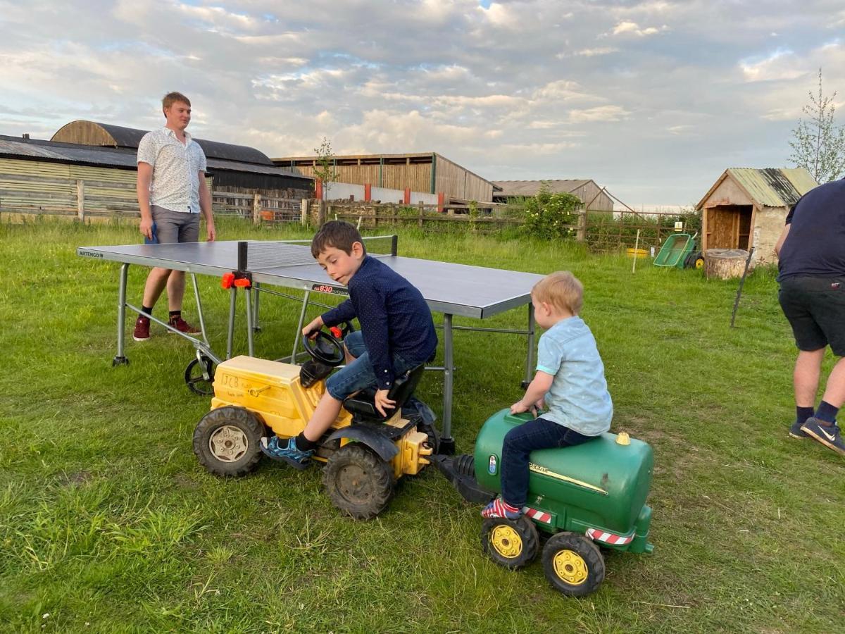 Rew Farm Country & Equestrian Accommodation - Sunrise Lodge Melksham Esterno foto