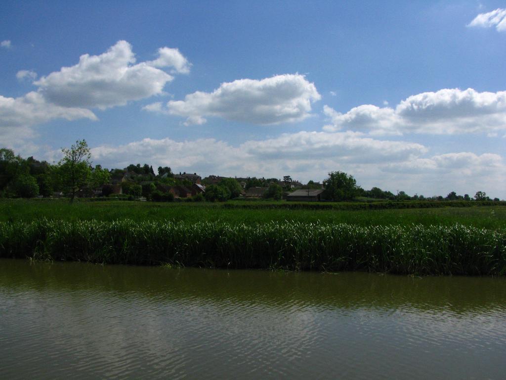Rew Farm Country & Equestrian Accommodation - Sunrise Lodge Melksham Esterno foto