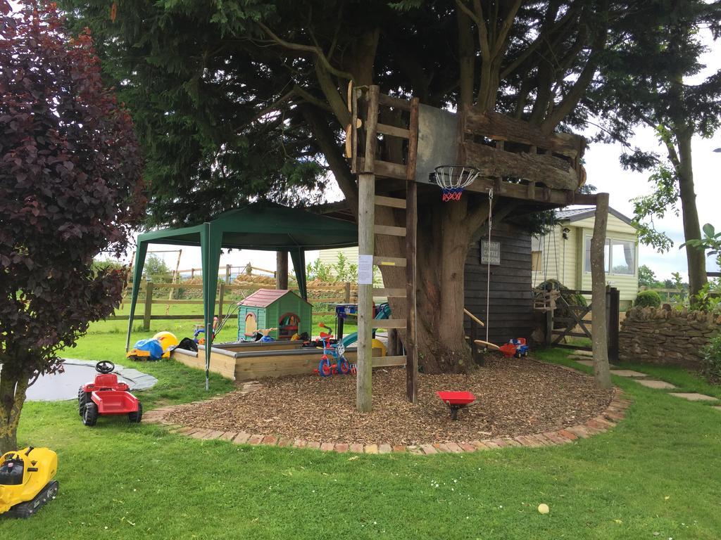 Rew Farm Country & Equestrian Accommodation - Sunrise Lodge Melksham Esterno foto