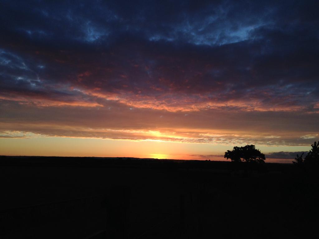 Rew Farm Country & Equestrian Accommodation - Sunrise Lodge Melksham Esterno foto