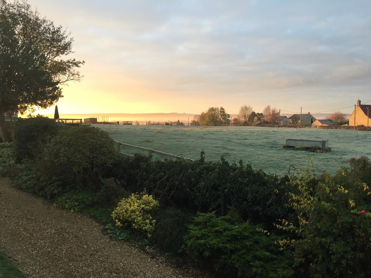 Rew Farm Country & Equestrian Accommodation - Sunrise Lodge Melksham Esterno foto